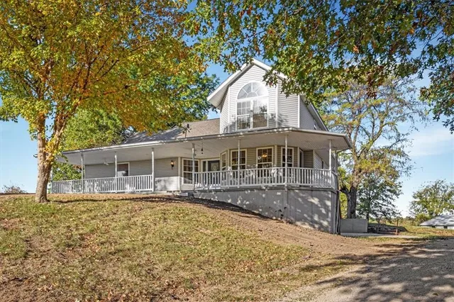 $750,000 | 5650 Southeast W Highway, Lathrop, MO 64465