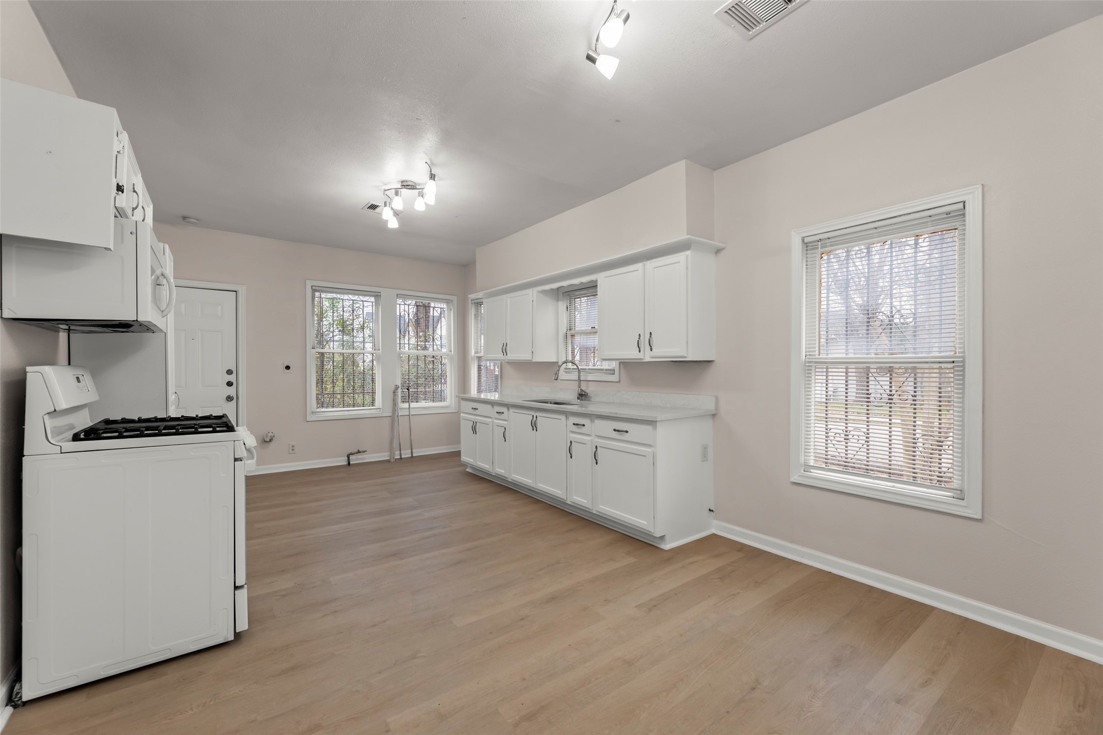 1302 Ryon Street Houston, TX 77009 - Photo 20 of 30