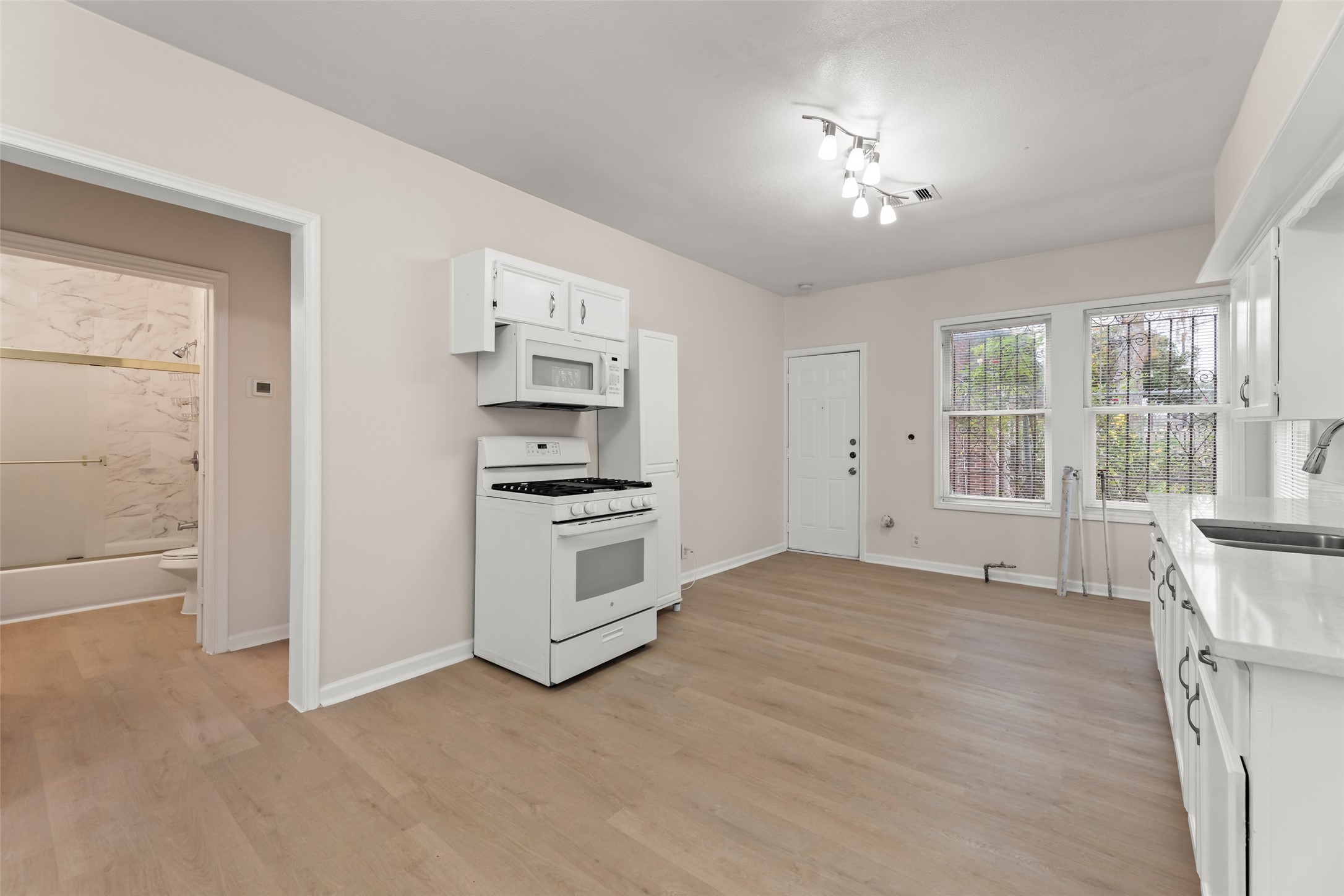 1302 Ryon Street Houston, TX 77009 - Photo 22 of 30