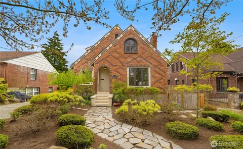 $1,585,000 | 1536 Thorndyke Avenue West, Seattle, WA 98199