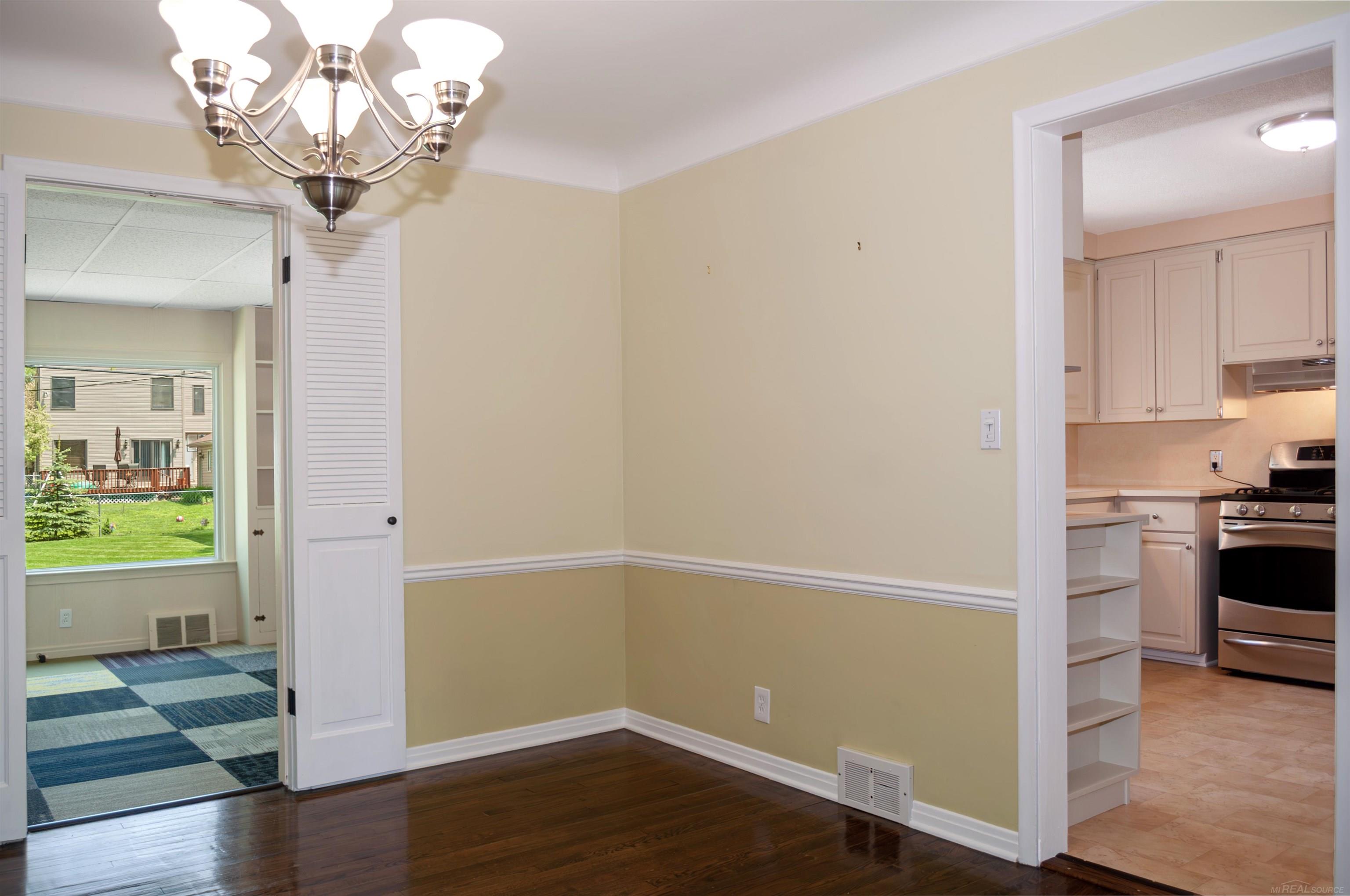 1772 Prestwick Road Grosse Pointe Woods, MI 48236 - Photo 15 of 58