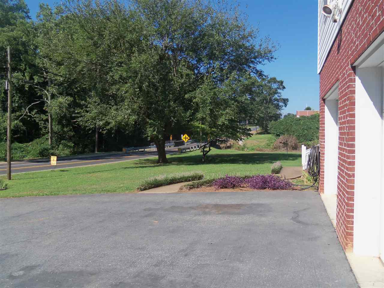 345 Syphrit Road Wellford, SC 29385 - Photo 3 of 24 Gallery Image 3