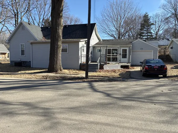 $128,000 | 804 Monroe Avenue, Dixon, IL 61021