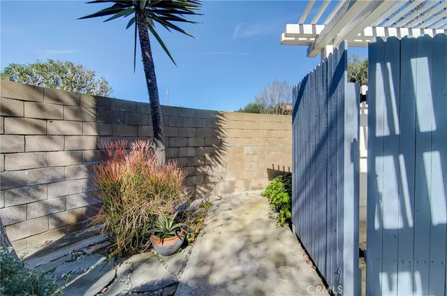 $800,000 | 8409 Dory Drive, Huntington Beach, CA 92646