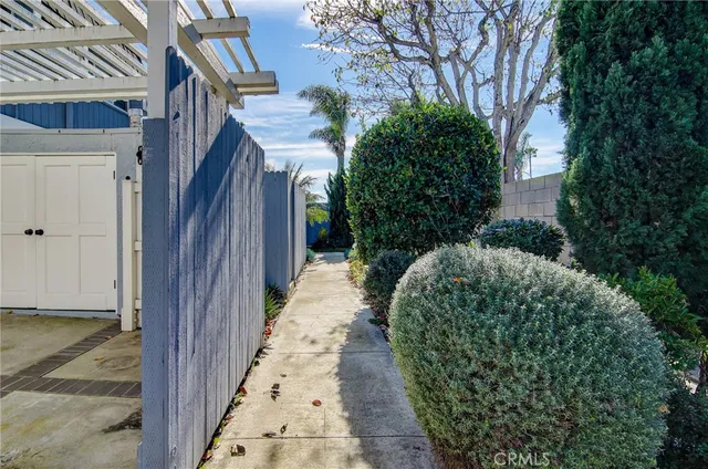 $800,000 | 8409 Dory Drive, Huntington Beach, CA 92646