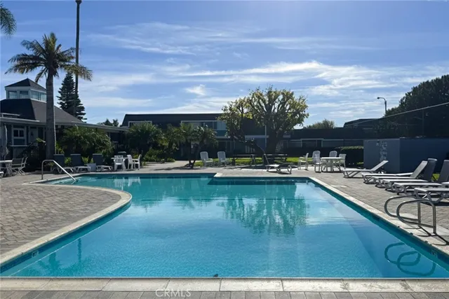 $800,000 | 8409 Dory Drive, Huntington Beach, CA 92646