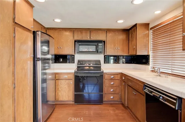 $800,000 | 8409 Dory Drive, Huntington Beach, CA 92646