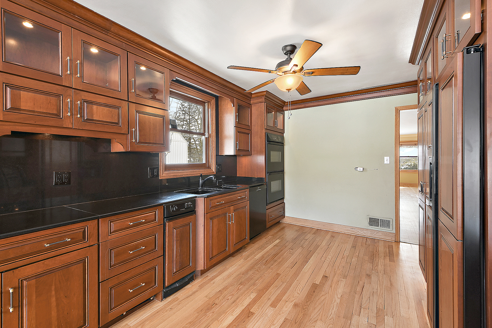 2942 Birch Road Homewood, IL 60430 - Photo 9 of 27 Gallery Image 9
