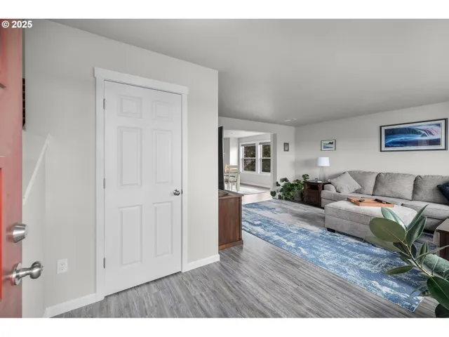 $499,999 | 433 Southeast Larkspur Drive, Madras, OR 97741