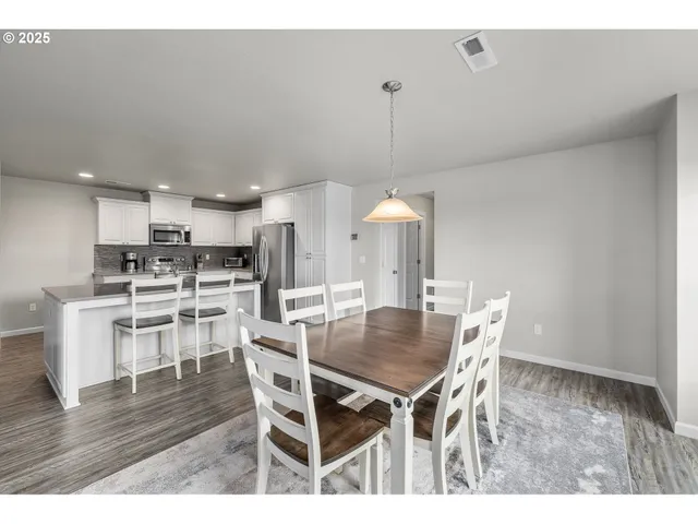 $499,999 | 433 Southeast Larkspur Drive, Madras, OR 97741