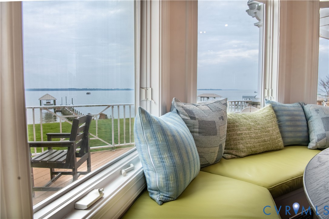 463 Rockingham Road Dunnsville, VA 22454 - Photo 14 of 47 a living room with furniture