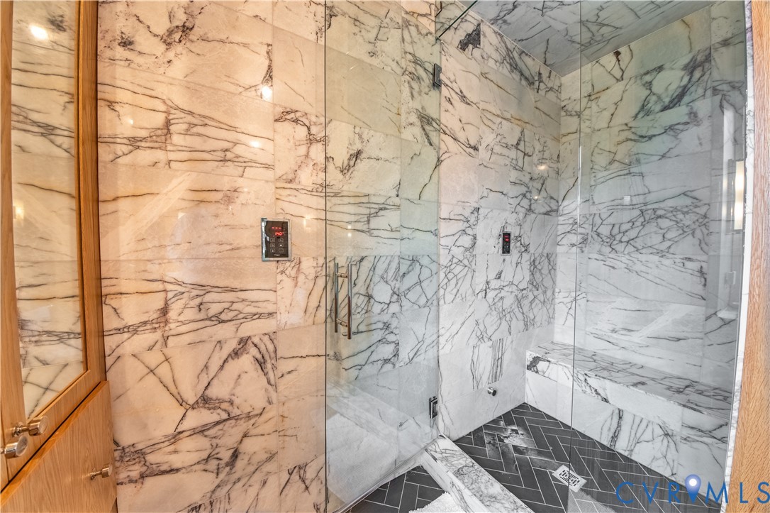 463 Rockingham Road Dunnsville, VA 22454 - Photo 27 of 47 a bathroom with a bathtub