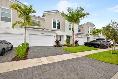 $525,000 | 16131 Oakview Drive, Loxahatchee, FL 33470