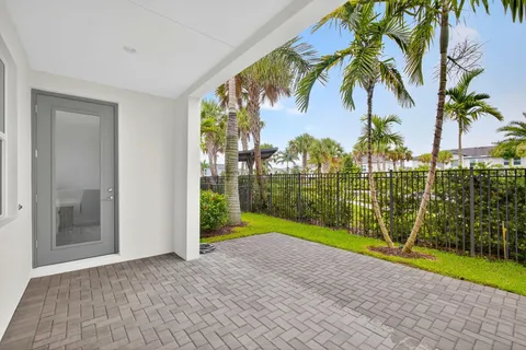 $525,000 | 16131 Oakview Drive, Loxahatchee, FL 33470