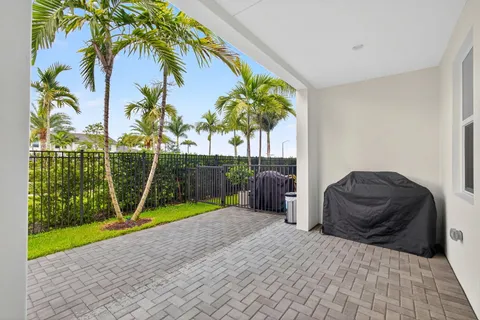 $525,000 | 16131 Oakview Drive, Loxahatchee, FL 33470