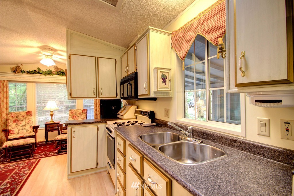 34-1 Goldrush Road Deming, WA 98244 - Photo 10 of 25 Gallery Image 10
