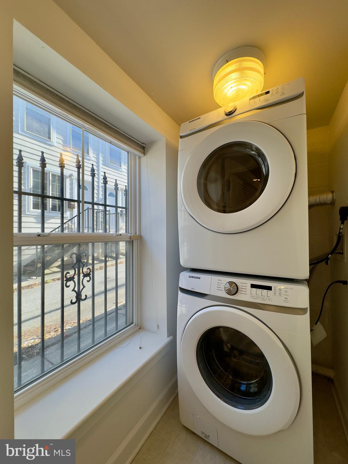 124 South Duncan Street Baltimore, MD 21231 - Photo 16 of 30 a utility room with dryer and washer