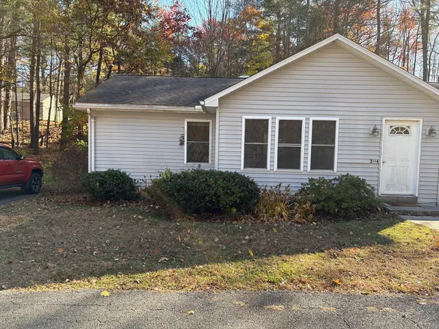 $1,800 | 2 Jerry Lane, Granby, MA 01033