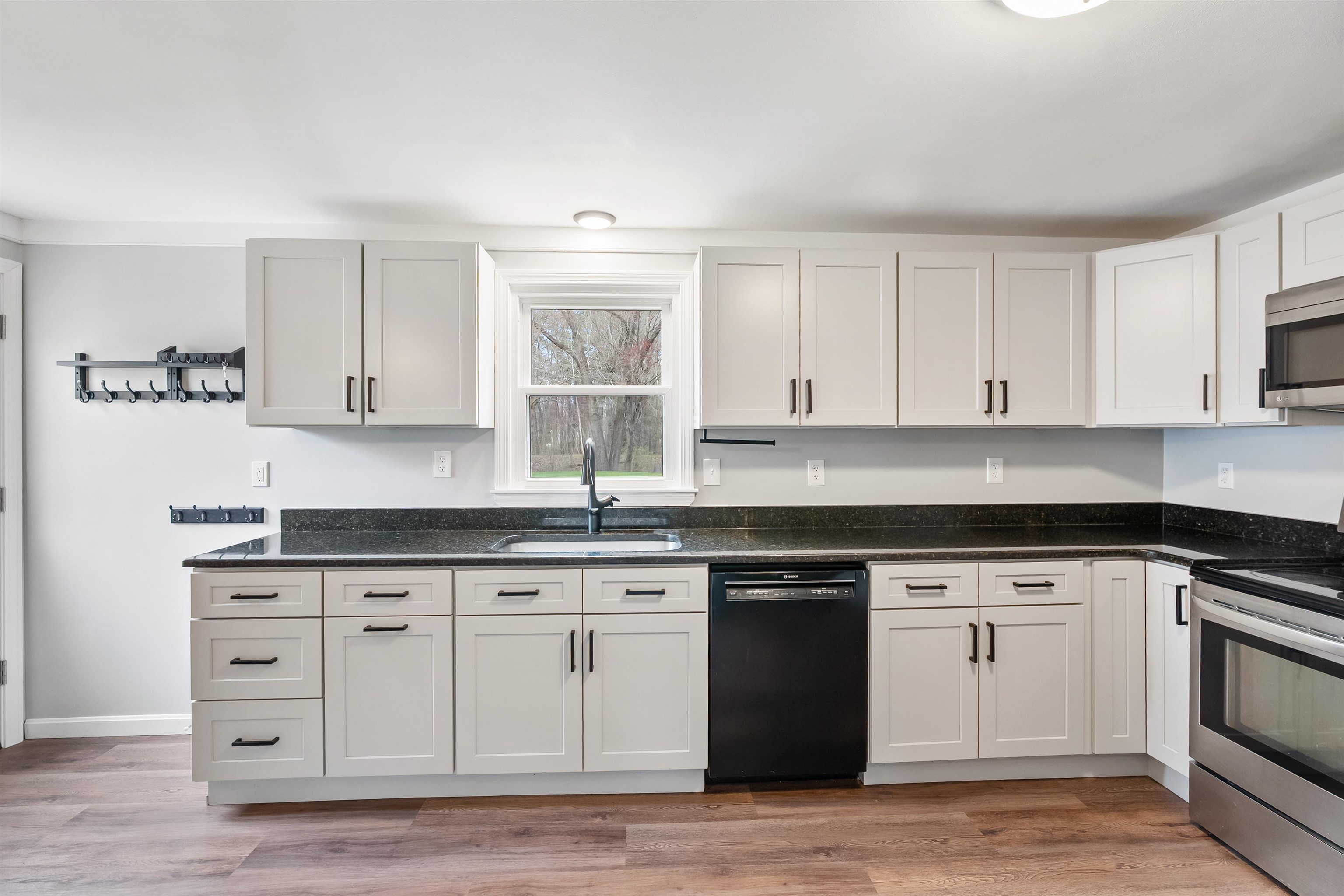 11 Coteville Road, Unit A Londonderry, NH 03053 - Photo 3 of 25 Gallery Image 3