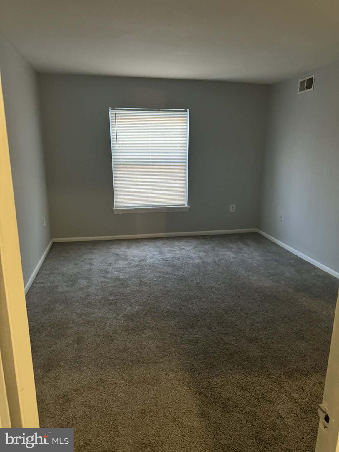 204 St Barnabas Road, Unit T Suitland, MD 20746 - Photo 9 of 10 an empty room with a window