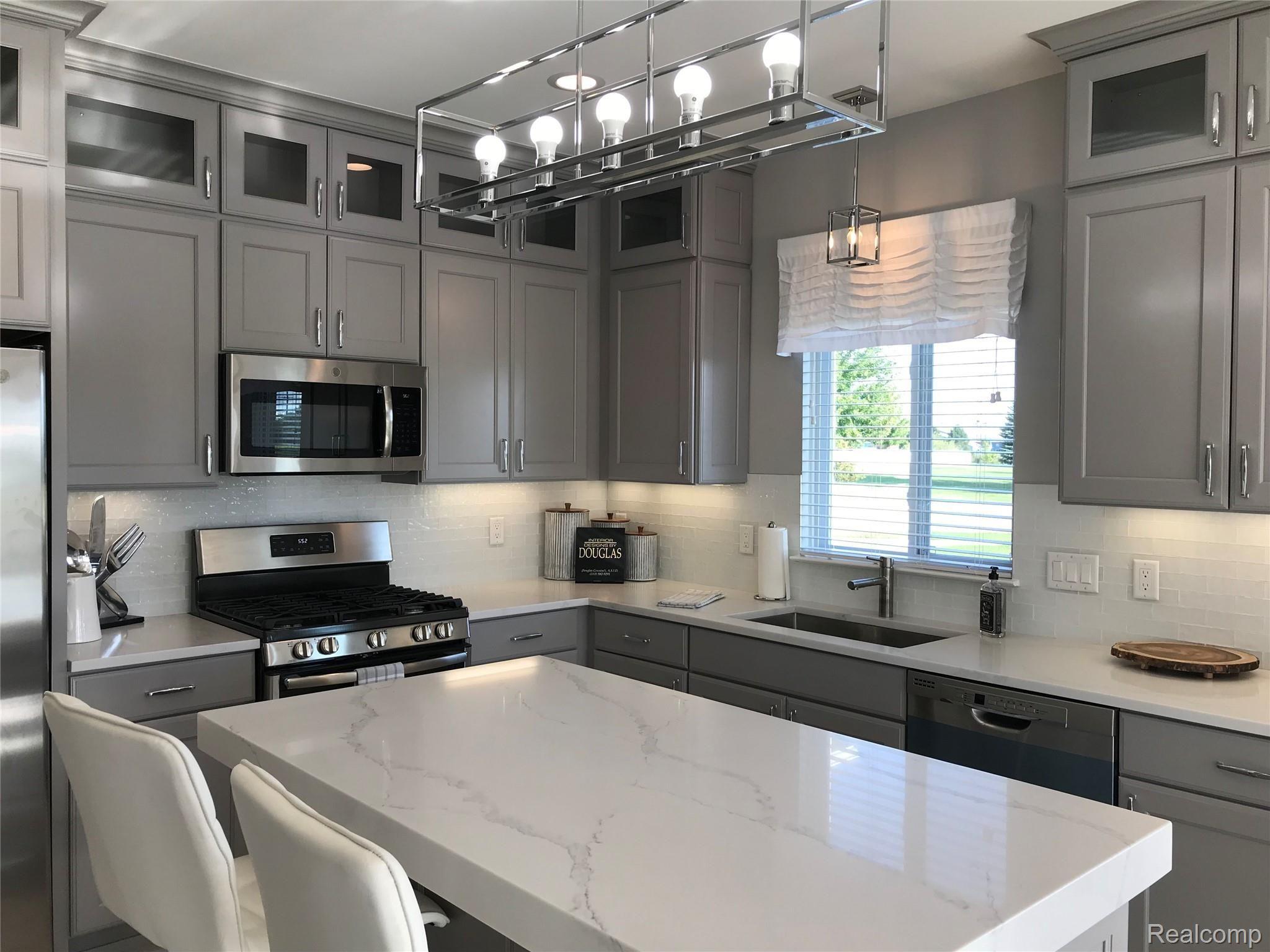 523 Ridge Point Drive Dundee, MI 48131 - Photo 14 of 34 Kitchen.jpg