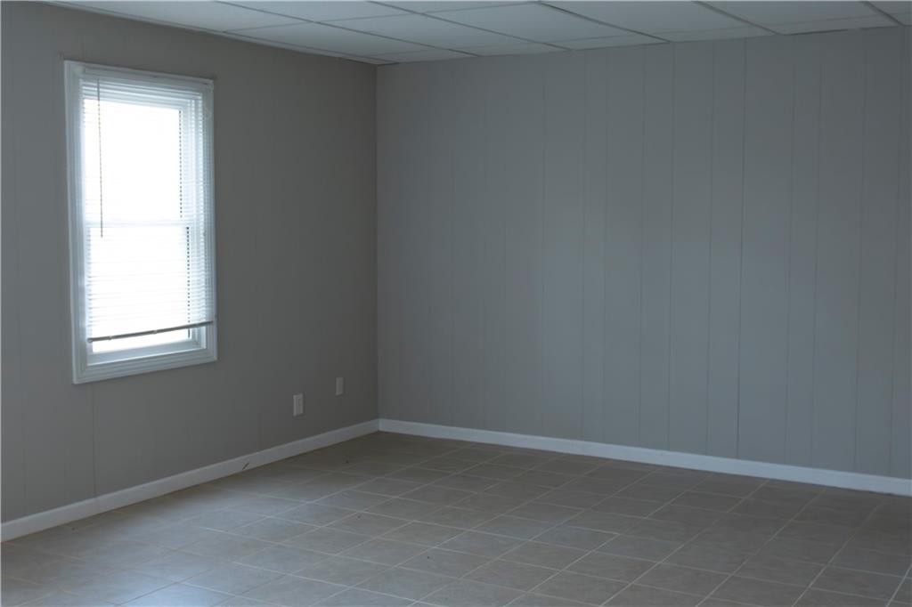 3626 Thompson Bend Gainesville, GA 30506 - Photo 8 of 14 an empty room with a window