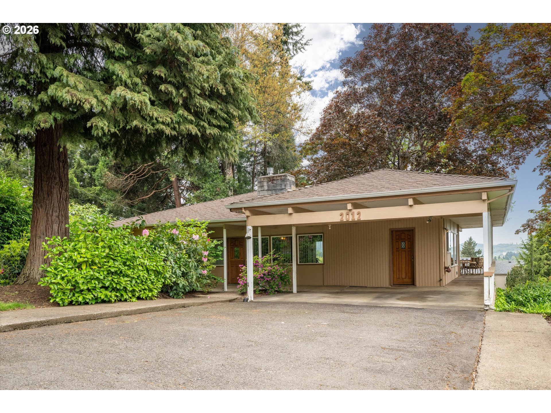 2012 Greiner Street Eugene, OR 97405 - Photo 2 of 45 a front view of a house with a garden
