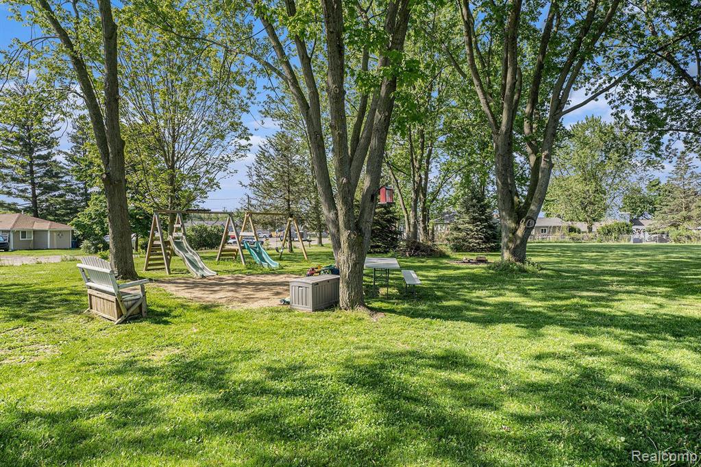 2201 Wiggins Road Fenton, MI 48430 - Photo 16 of 20