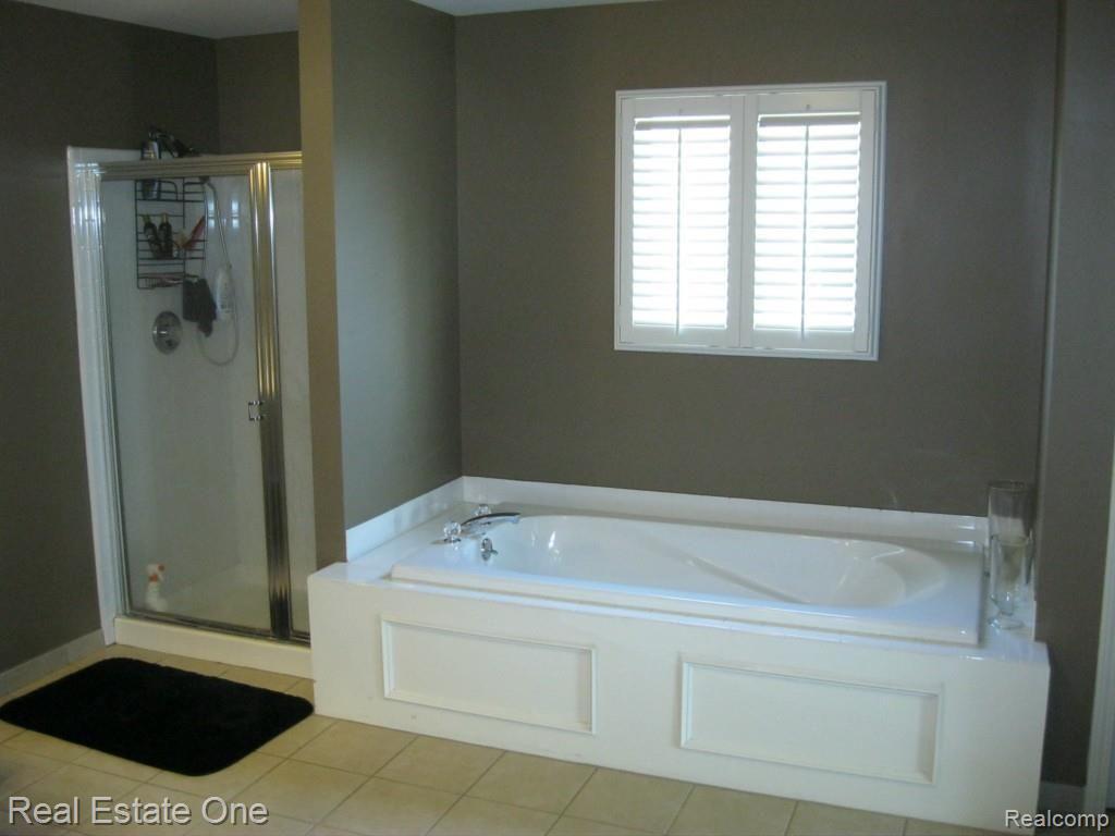 4245 Derry Court Rochester, MI 48306 - Photo 27 of 39 Master Bath
