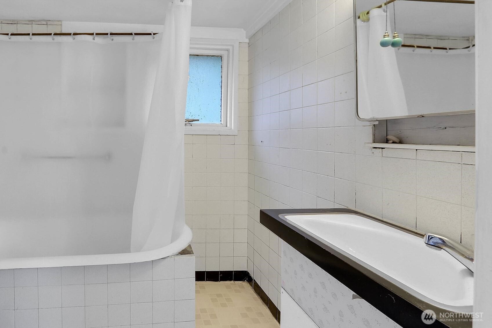 8442 24th Avenue Southwest Seattle, WA 98106 - Photo 14 of 26