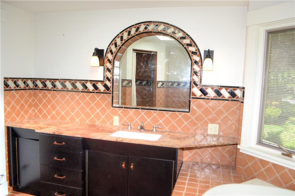 5 Biddeford Road Ben Avon Heights, PA 15202 - Photo 17 of 25 Master bath