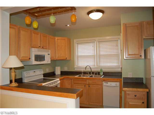 704 Locust Place High Point, NC 27260 - Photo 5 of 12 Kitchen.