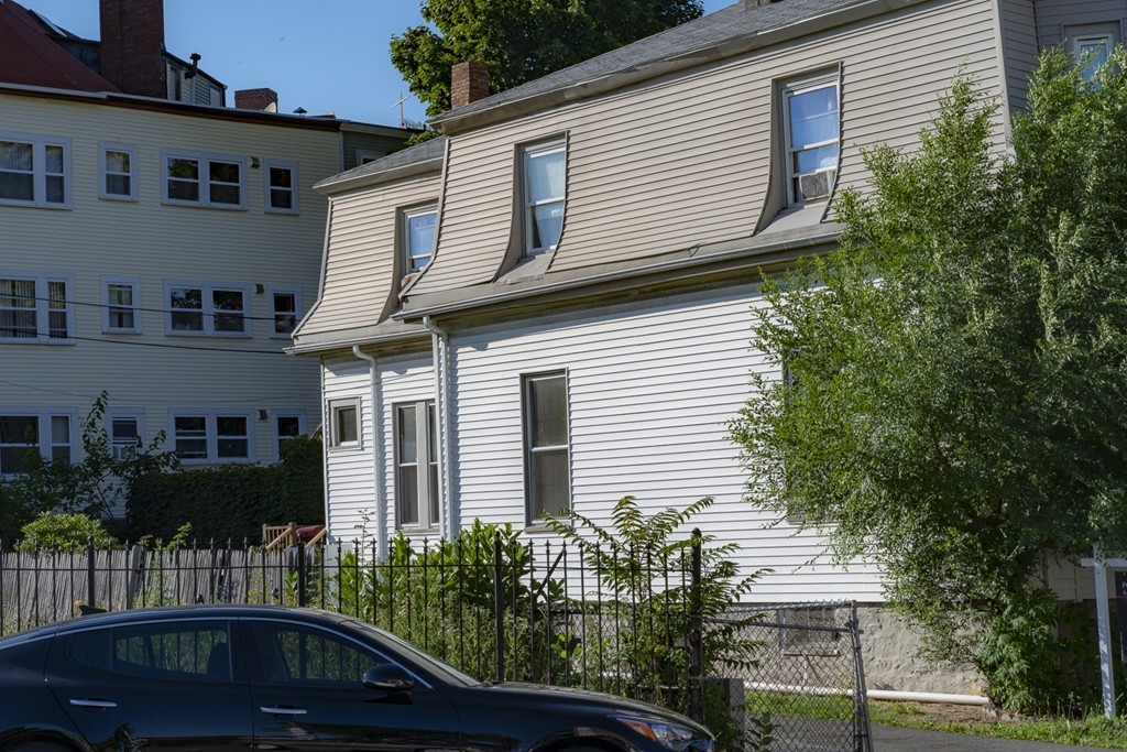 27 Laurel Street Boston, MA 02119 - Photo 3 of 20 Gallery Image 3
