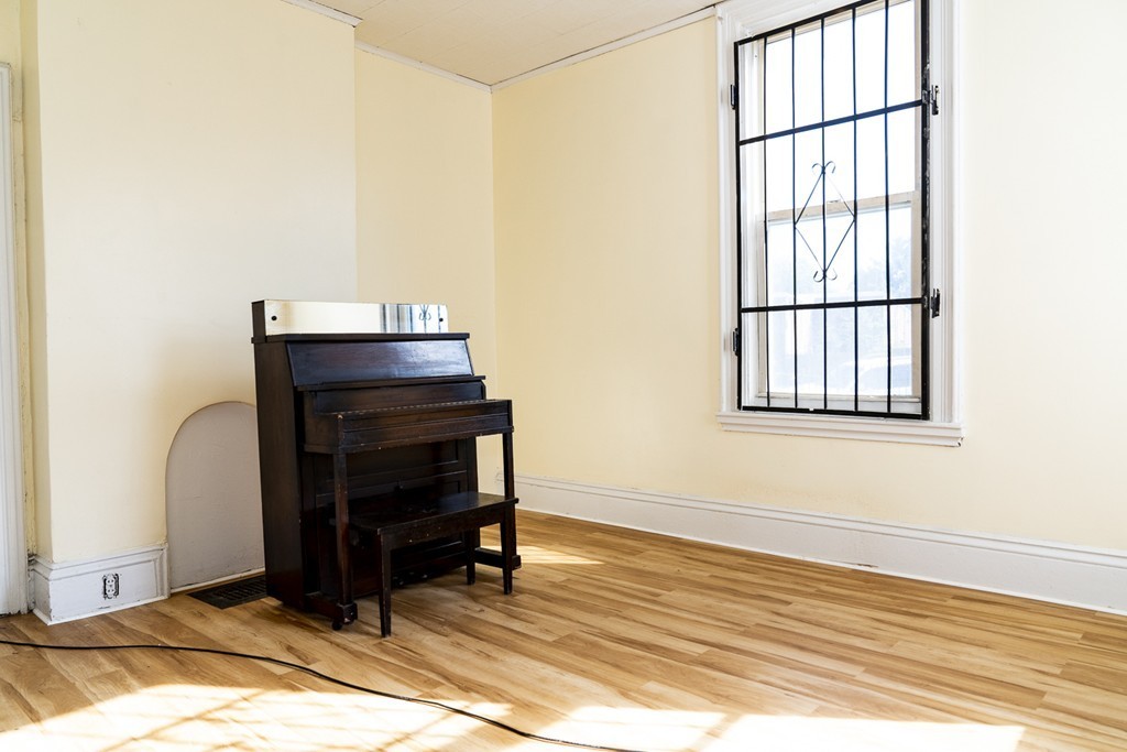 27 Laurel Street Boston, MA 02119 - Photo 5 of 20 Gallery Image 5
