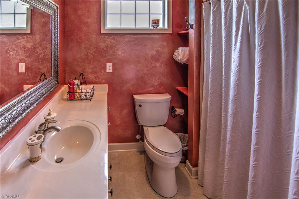 198 Shoreline Road New London, NC 28127 - Photo 22 of 28 Large bath on main level.