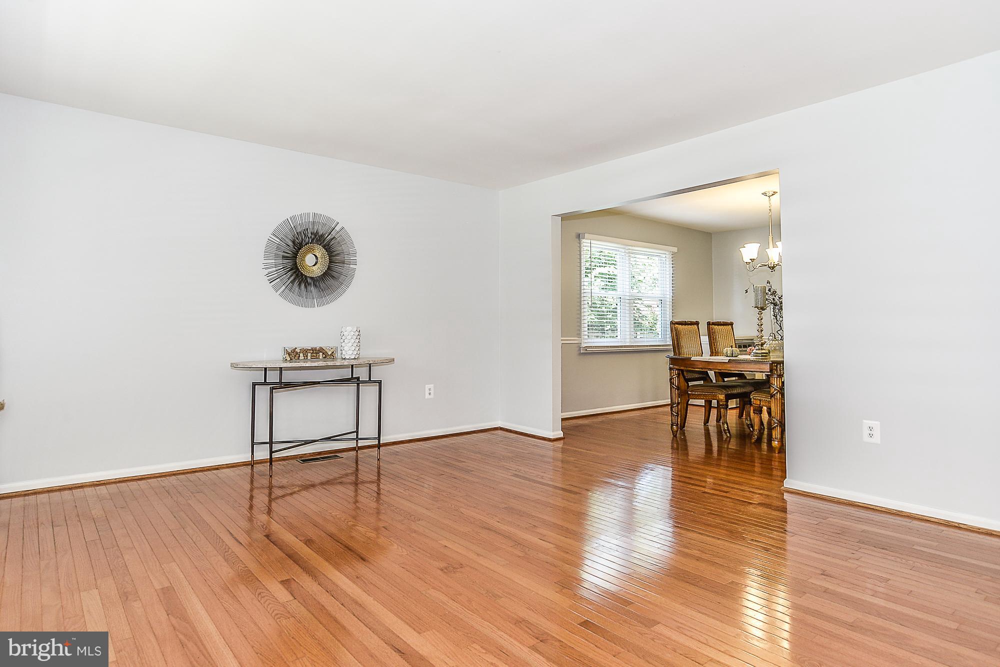 7124 Hamor Lane Springfield, VA 22153 - Photo 5 of 30 Hwd floor