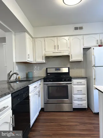 $2,300 | 704 B Trescott Place, Mount Laurel, NJ 08054