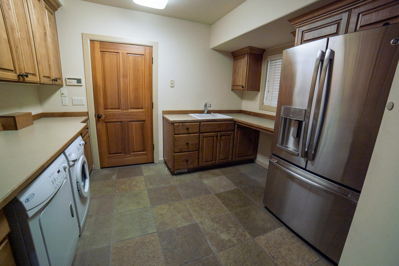 7011 Northeast Juniper Ridge Road Redmond, OR 97756 - Photo 23 of 49 HDR445