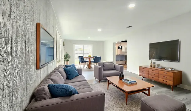 $2,600 | 403 Vance Street, League City, TX 77573