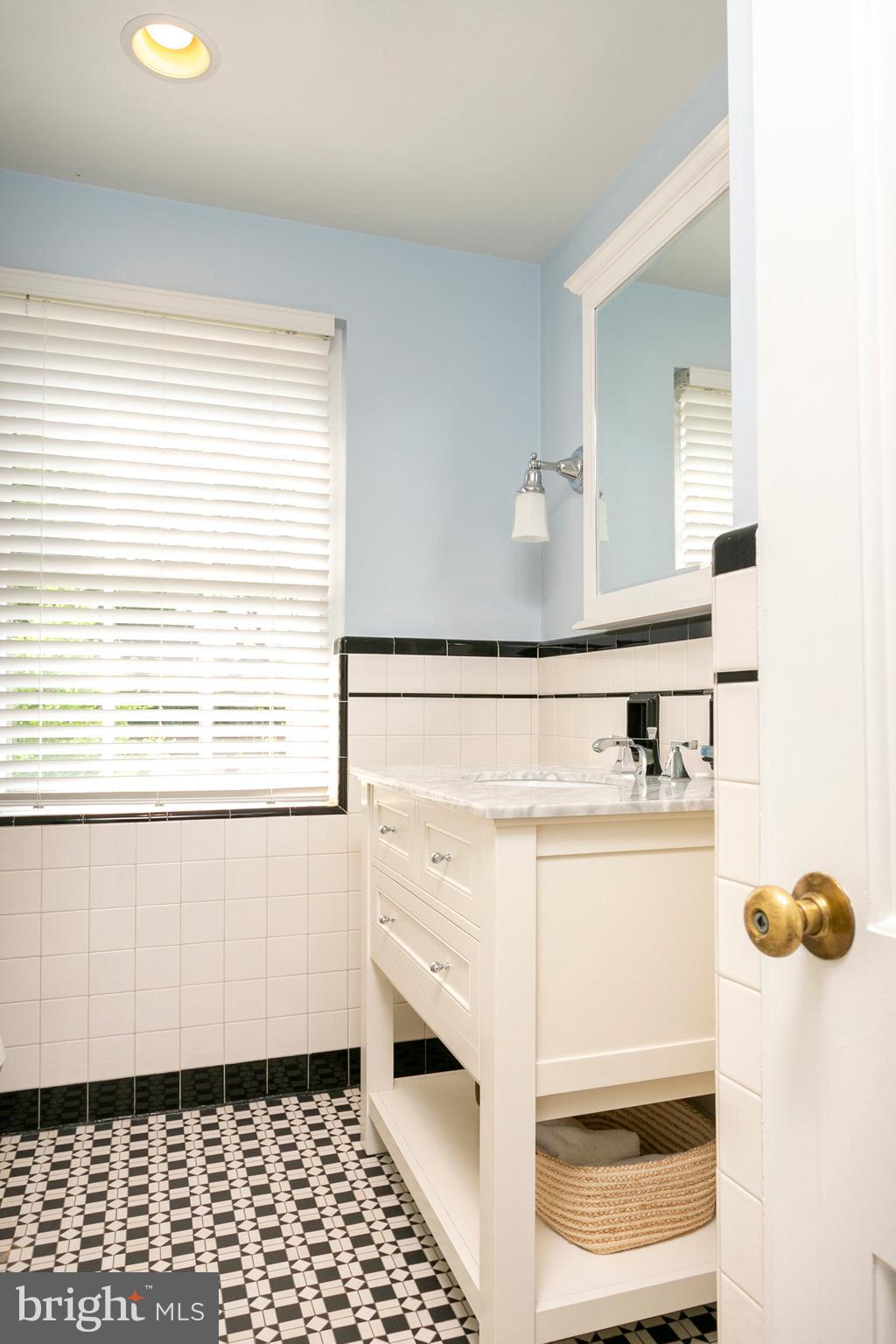 60 West Hampton Road Philadelphia, PA 19118 - Photo 17 of 23