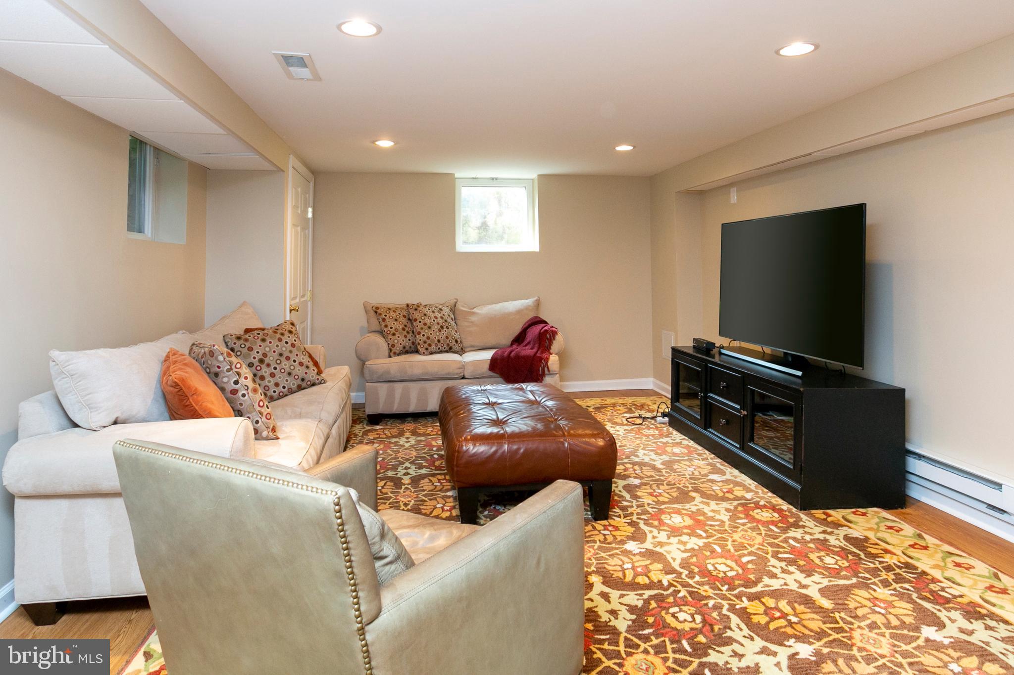 60 West Hampton Road Philadelphia, PA 19118 - Photo 18 of 23