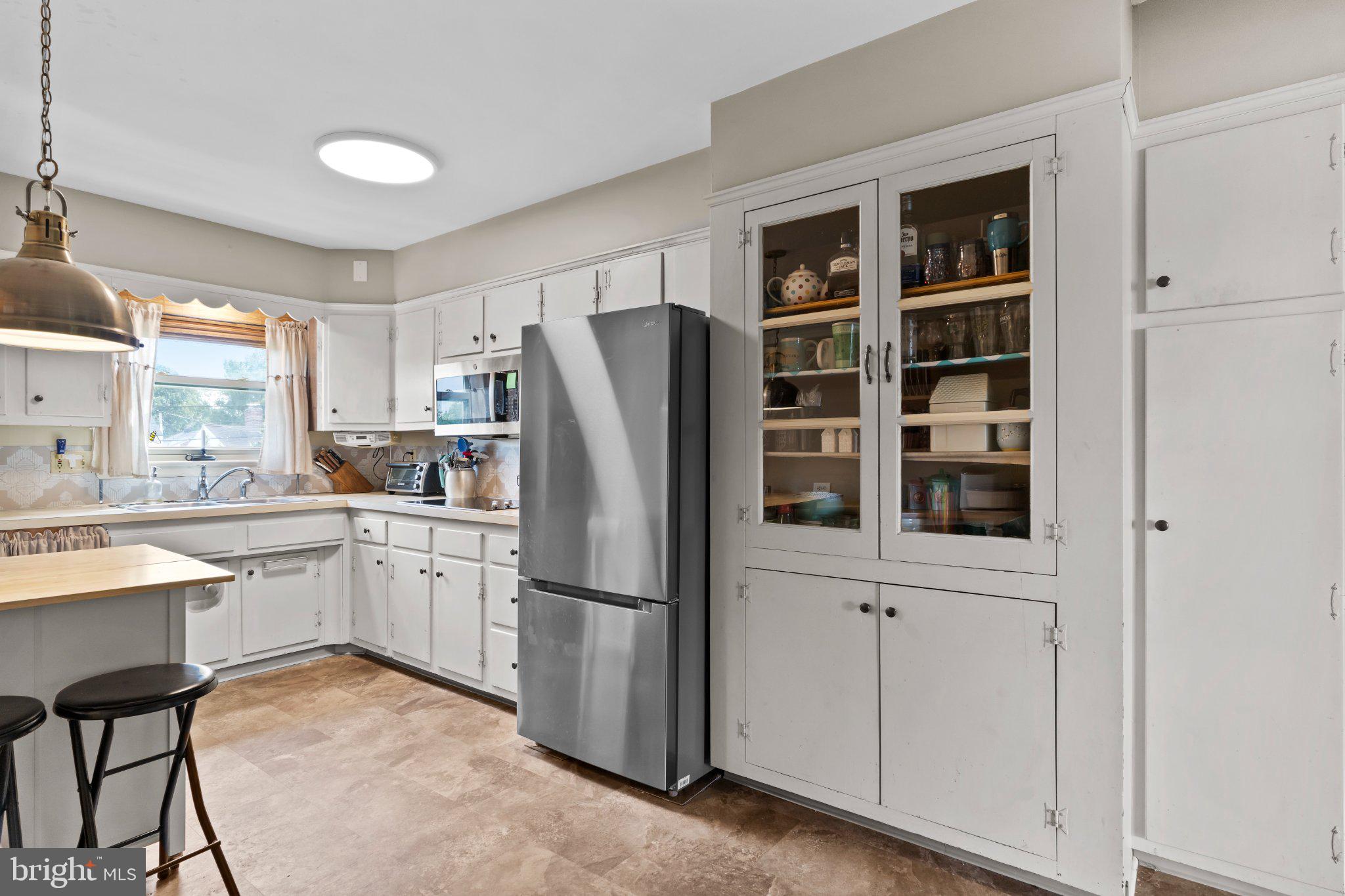 31 Fargreen Road Camp Hill, PA 17011 - Photo 11 of 33 Kitchen - refrigerator included