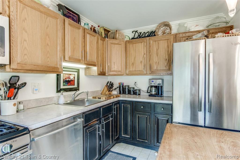 910 Little Hill Court Rochester Hills, MI 48307 - Photo 14 of 31