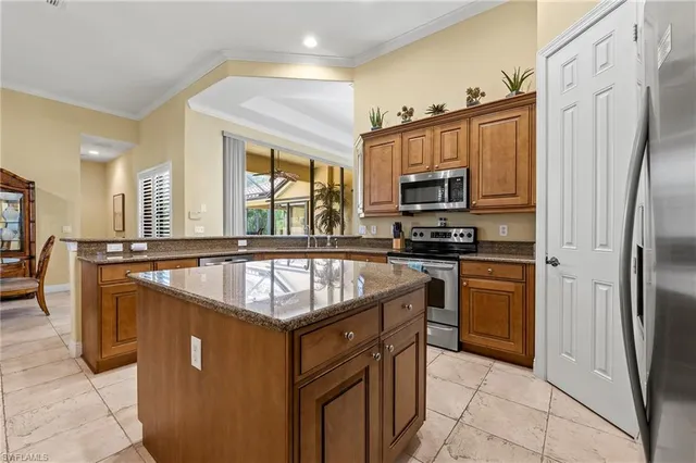 $15,000 | 975 Tivoli Court, Naples, FL 34104