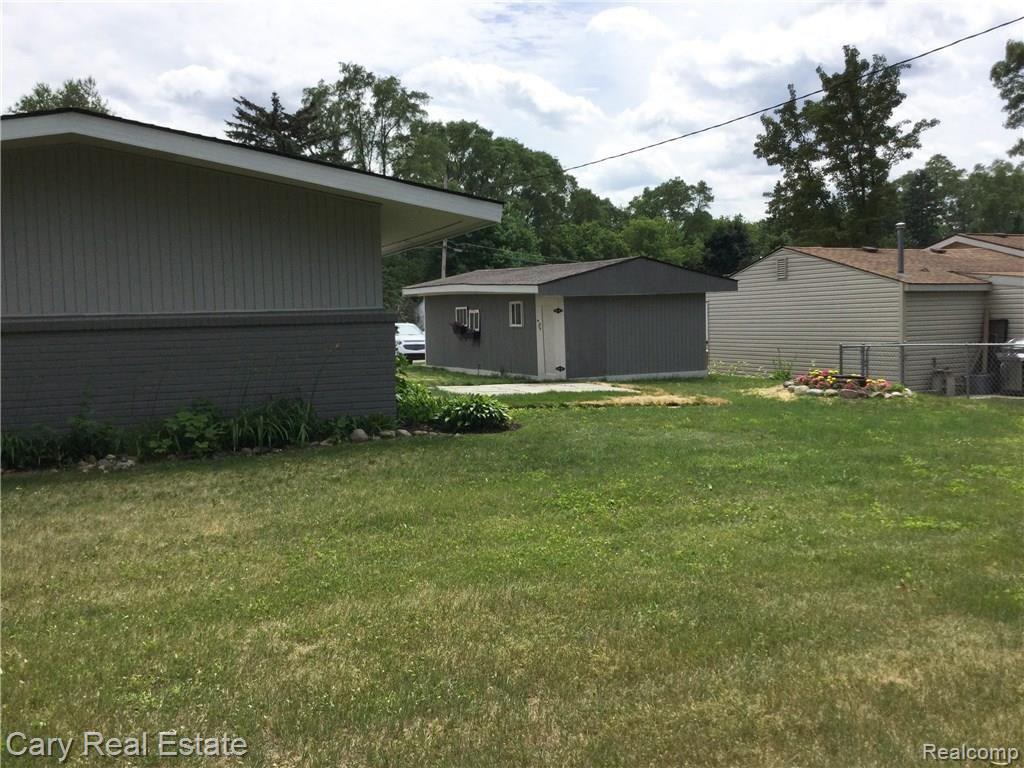 2051 South Commerce Road Walled Lake, MI 48390 - Photo 29 of 36 Side & backyard with new concrete patio
