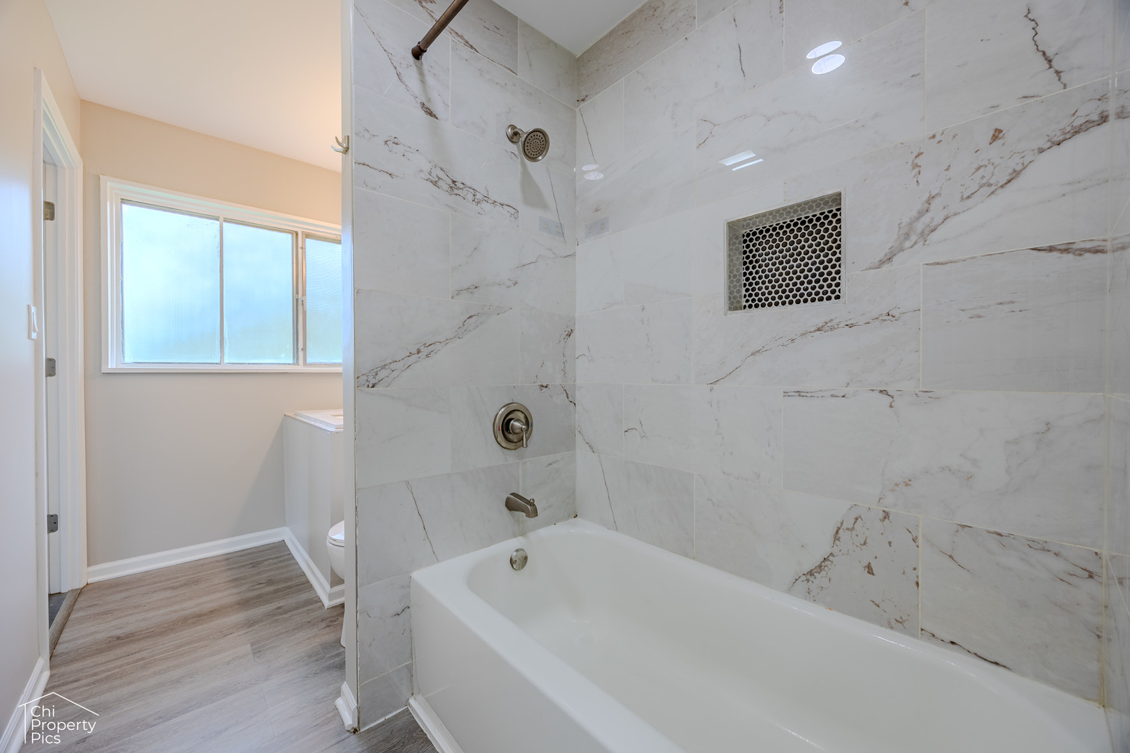 430 Bode Road Hoffman Estates, IL 60169 - Photo 11 of 24 Gallery Image 11