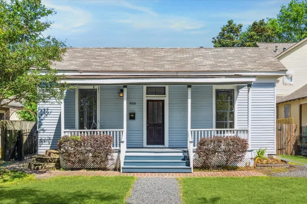$2,500 | 806 Sabine Street, Houston, TX 77007