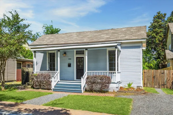 $2,500 | 806 Sabine Street, Houston, TX 77007