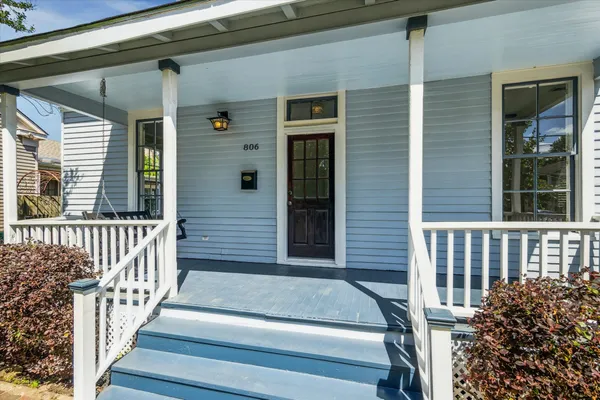 $2,500 | 806 Sabine Street, Houston, TX 77007