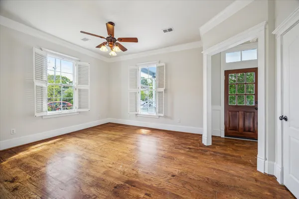 $2,500 | 806 Sabine Street, Houston, TX 77007